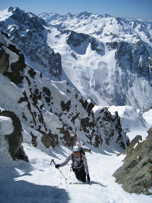 Rocher d'Arguille Couloir SW : ici, le soleil ne passe pas encore. on va attendre un peu que ça decaille