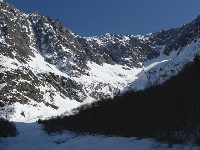 cirque du petit armet : a priori il semble que les couloirs commencent à souffrir de la chaleur