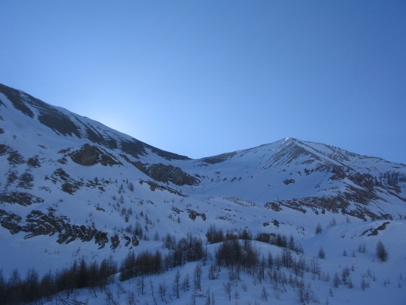 face NW : la neige étant verglacée vers le sommet, je suis passé par le col