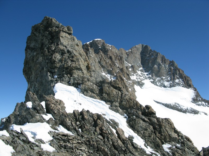 Flambeau des Ecrins : Le bastion sommital, le Dôme et la Barre