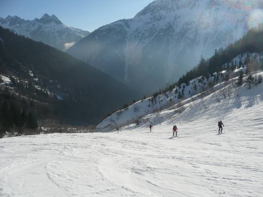 Vallon des Roches : Neige trafolée gelée.