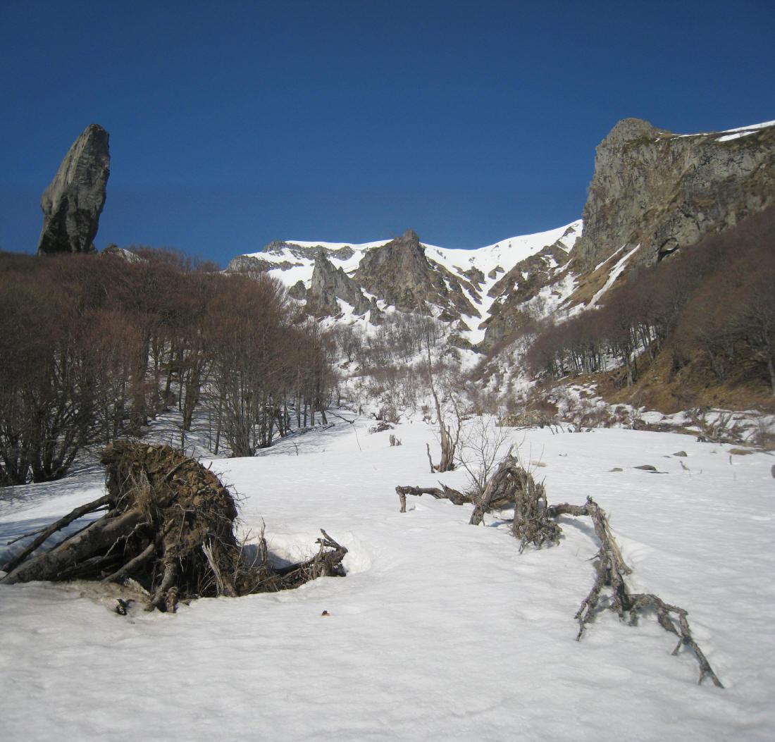 Débrits d'avalanche : au pied de la Rancune et du Chapial