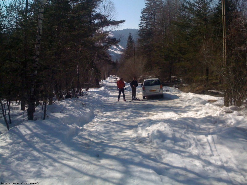 Ski jusqu'à la voiture : Super enneigement, ça skie jusqu'à la voiture.