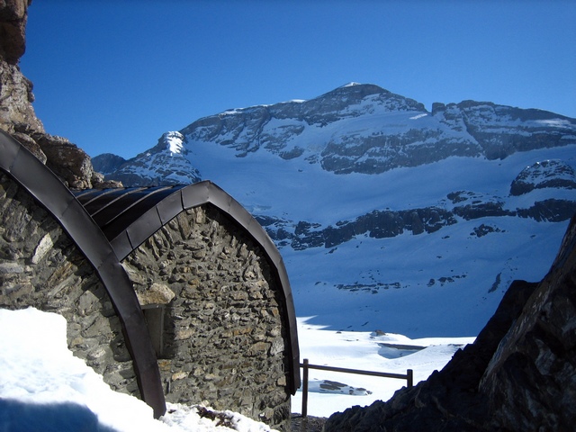 #5 Brèche de Tuquerouye : Vue privilégiée sur la face N du mont Perdu Brèche de Tuquerouye : Vue privilégiée sur la face N du mont Perdu