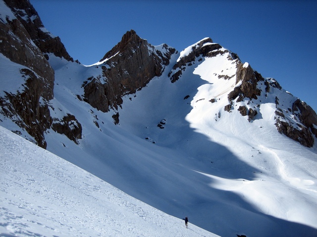 #3 Remontée brèche de Tuquerouye : devant la Hourquette de Pailla à gauche (d Remontée brèche de Tuquerouye : devant la Hourquette de Pailla à gauche (d'où l'on vient) et le pic Rouge de Pailla