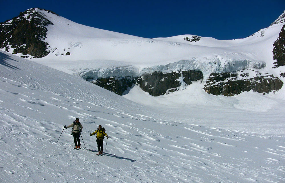 Barre du Glacier Durand : Jour 3 - Cette Barre imposante de Séracs et Rochers que l'on ne voit pas du haut du col du Sonadon, se contourne par la droite (attention par temps de brouillard !)