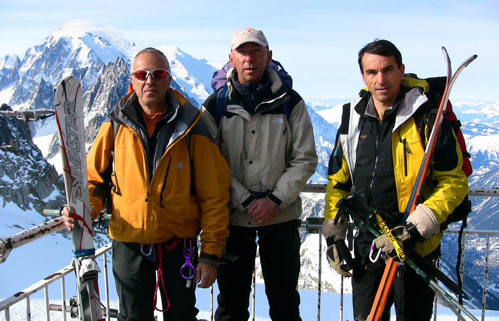 Départ des Gd Montets : La fine équipe face au Mont Blanc (de G à D: Jacques, Patrick, Dominique)