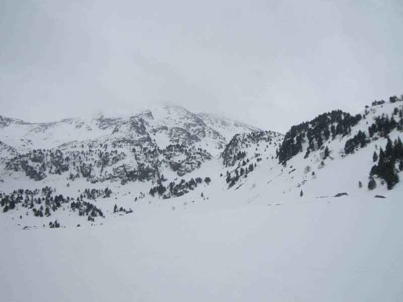 les vallons de montée : depuis le refuge de Siscaro , nous montons par le vallon de droite , et redescendrons par celui d'en face