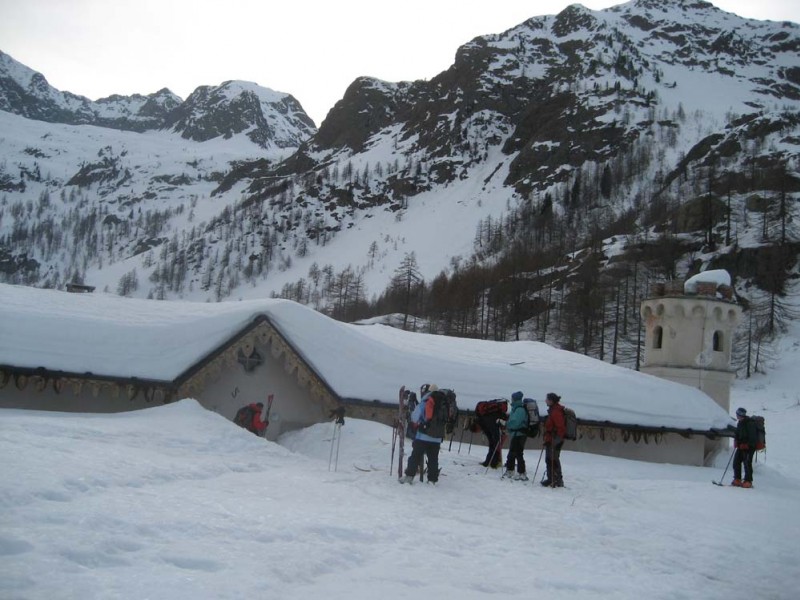 casa di caccia : l'ancienne maison de chasse de Vittorio Emanuele sous 3 m de neige