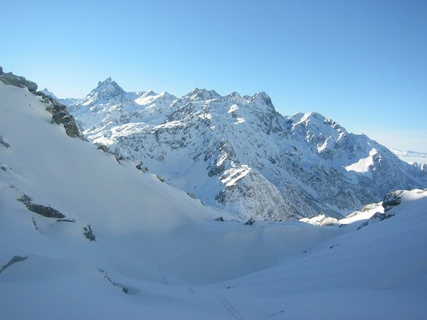 le grand pic vu de l'aigleton : Vue au sud vers le groupe grand pic de belledonne, ferrouillet, replomb.