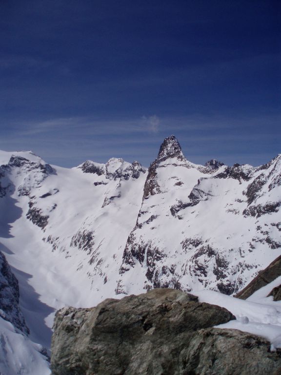 Pointe du vallon des Etages : La pointe du vallon des etages est spectaculaire vu d'ici !