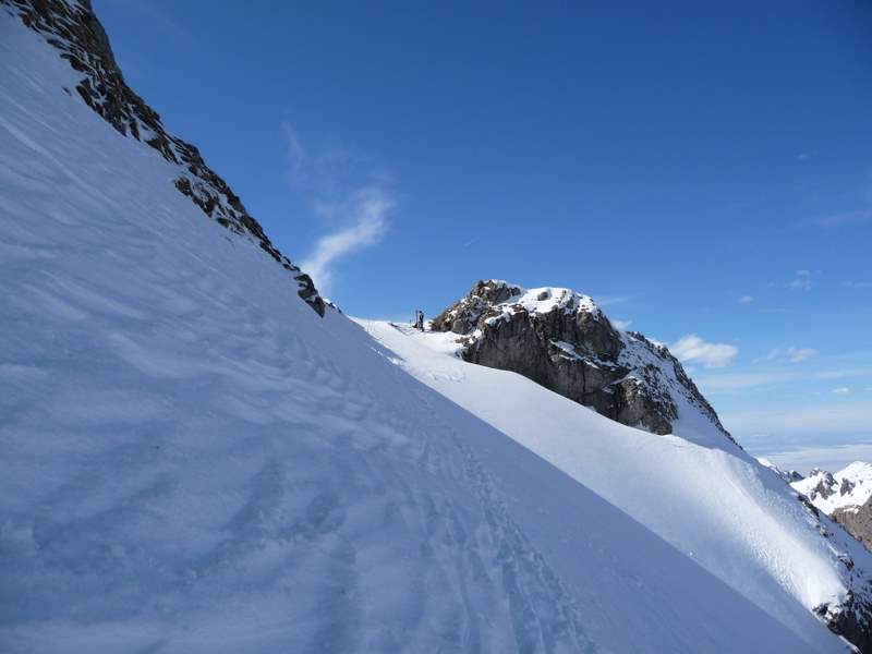 Pte de Haute Béné : Arrivée au petit col à l'W du sommet