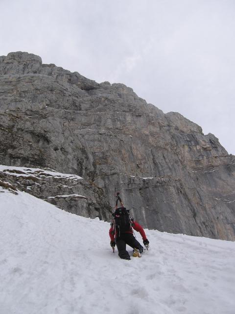 cheneau rosset : on arrive au depart de la traverssée, neige pourrie pour le rejoindre
