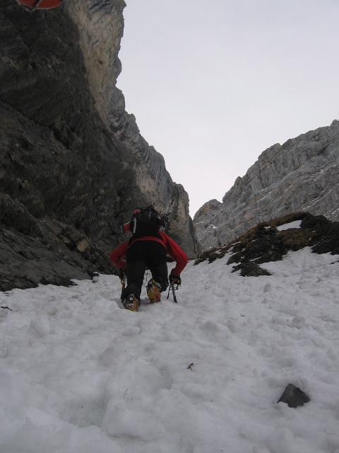 cheneau rosset : couloir en neige pourrie, les parties lissées se remonte assez bien