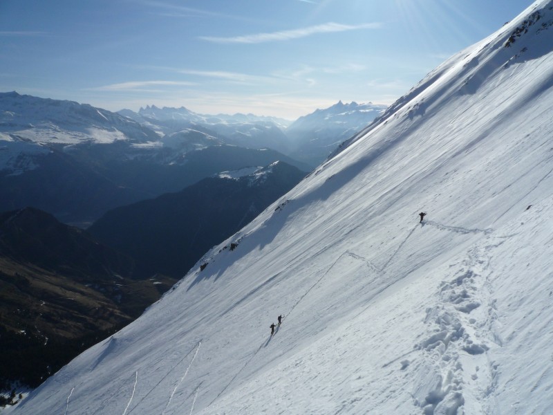 derniers mètres à ski : au loin la face du jour...