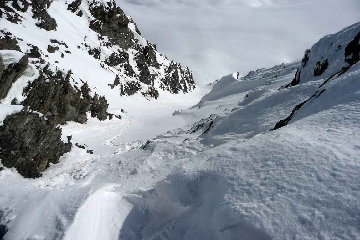 Arrivée au col : branche de gauche, arête étroite, il est 11h15