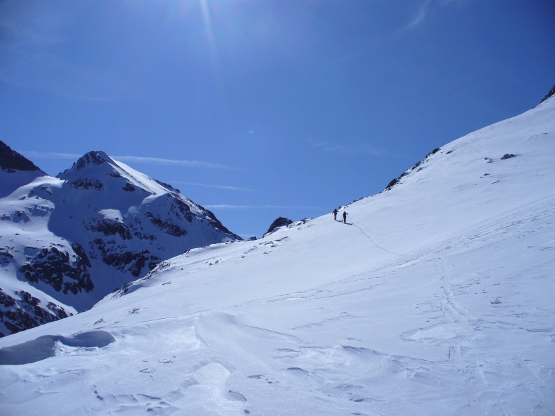 Montée : Sur fond de Pointe de Confolant