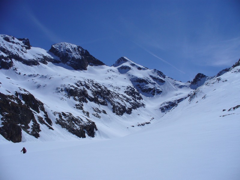 Au dessus du Lac du Vallon : Le fond du vallon avec de G à D, le Rochail et les Pointes de Malhaubert et de Confolant