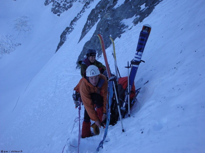 dans le début de la mettrier : on met les crampons dans une neige portante