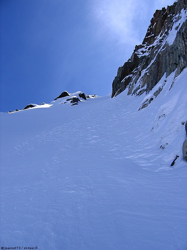 #22 Couloir NE : Au pied du couloir NE. Encore des marches à faire Couloir NE : Au pied du couloir NE. Encore des marches à faire
