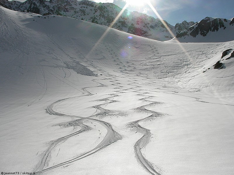 #26 Traces de descente : Fin d Traces de descente : Fin d'après-midi (16h30). La neige est encore très bonne et offre un très bon ski.