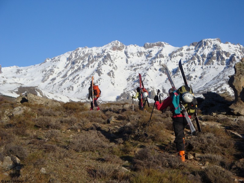 portage : le sommet et son couloir sont en vue