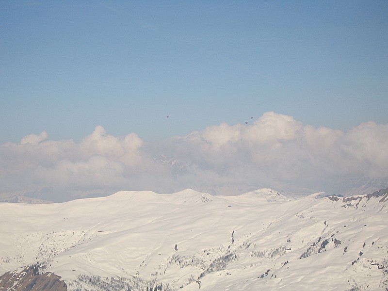 Fenêtre - Cicle - Chasseurs : Les Montgolfières au dessus de Megève