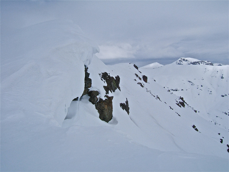 Bonette : Corniche à la Pointe de Chaufrède.