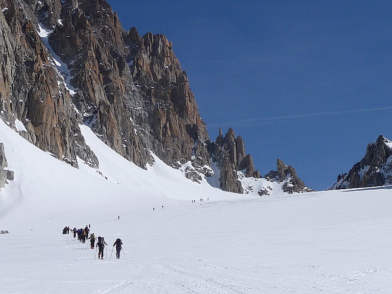 Montée au Col du Chardonnet : Il y aura du monde pour la descente en face N!