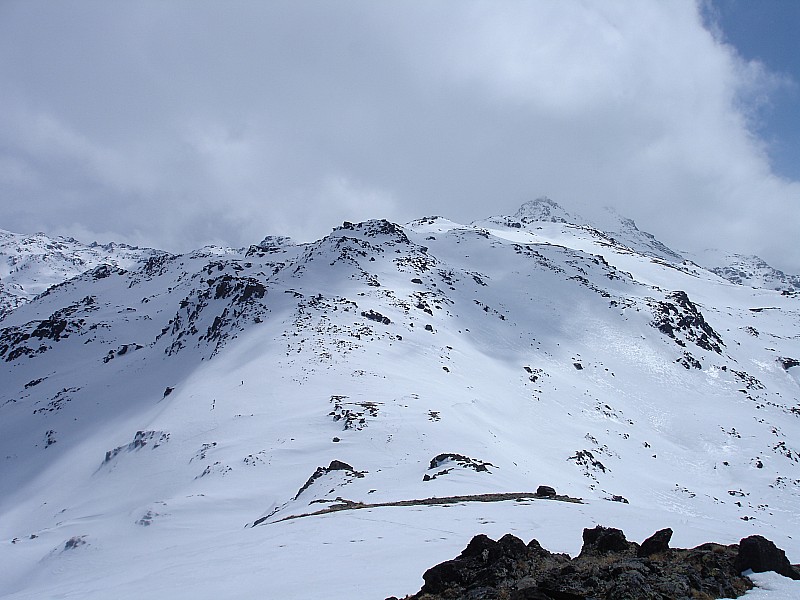 Brequin : Mont du Chat vu de Roche Jaille, on peut distinguer les 3 randonneurs croisés ce jour