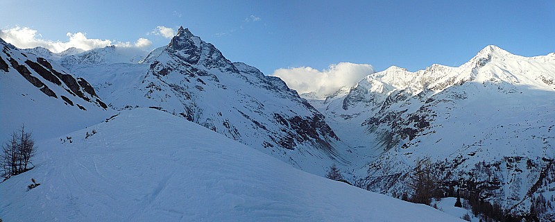 vue sur l'ouet dans la montée : on voit des le petit matin les nuages poussés par le foehn
