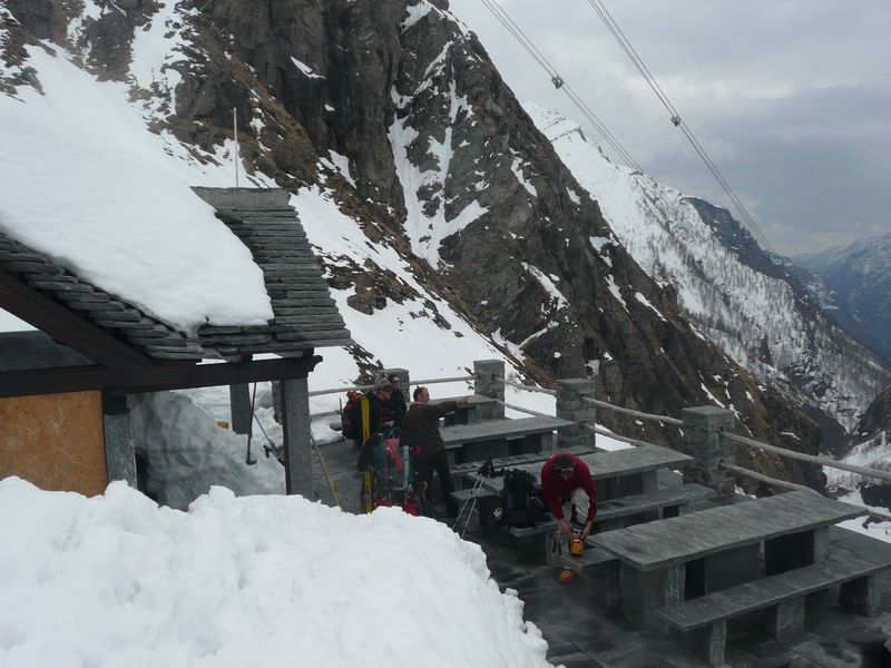 Cabane Basodino : Bon accueil et confort