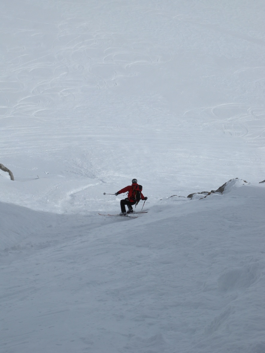 Bas du couloir : Bonne poudre tassée