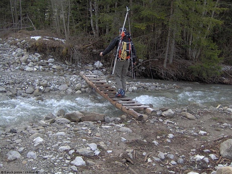 Passage à gué : Une passerelle bien glissante pour passer le gué