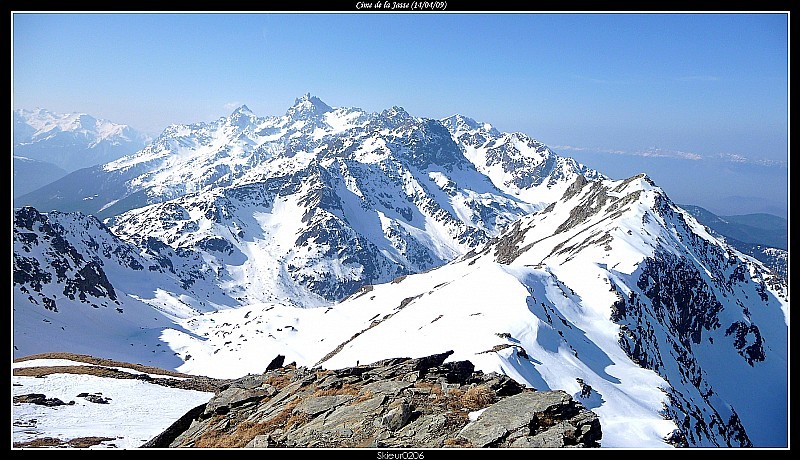 Depuis le sommet : Vue sur Belledonne Sud avec le Grand Pic de Belledonne.
