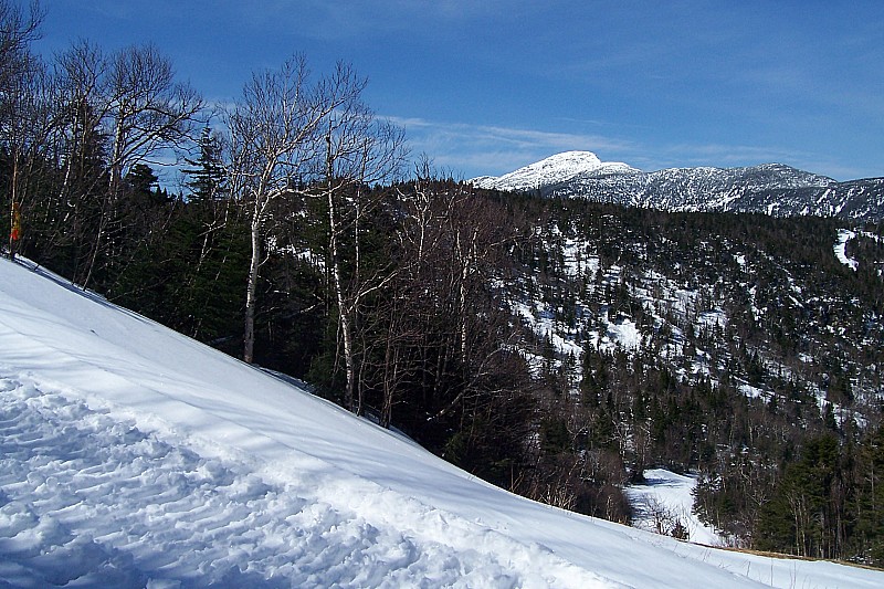 Mont Mansfield : En montant, vue sur le Mont Mansfield a 1300m, le plus haut sommet du Vermont