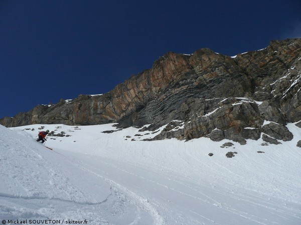 Mortice : Belle ambiance sous ces falaises colorées.