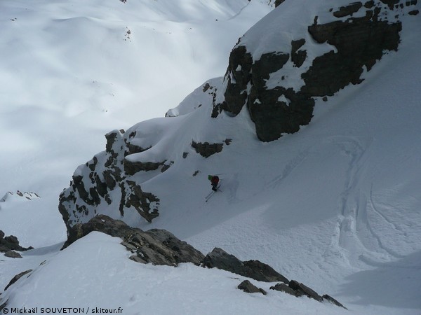 Mortice : Encore quelques virages et l'on rejoint le vallon.