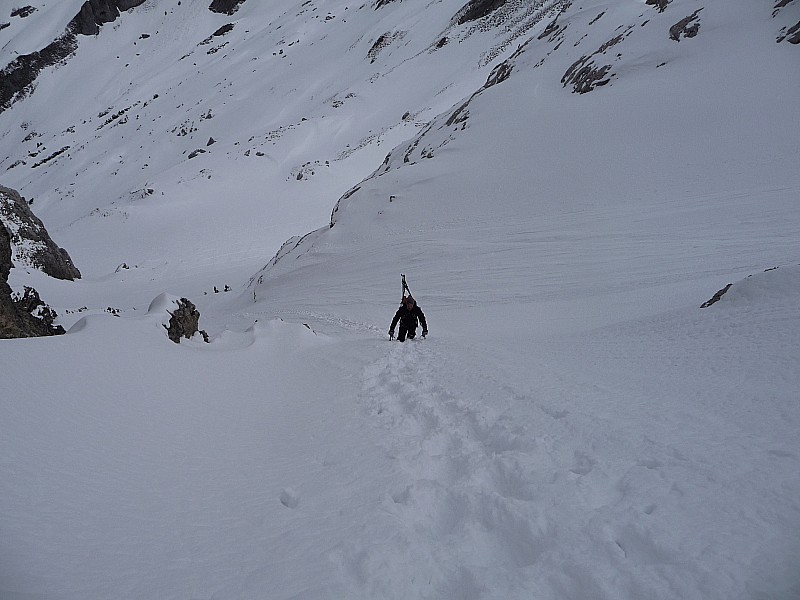 couloir : djeb ferme la marche