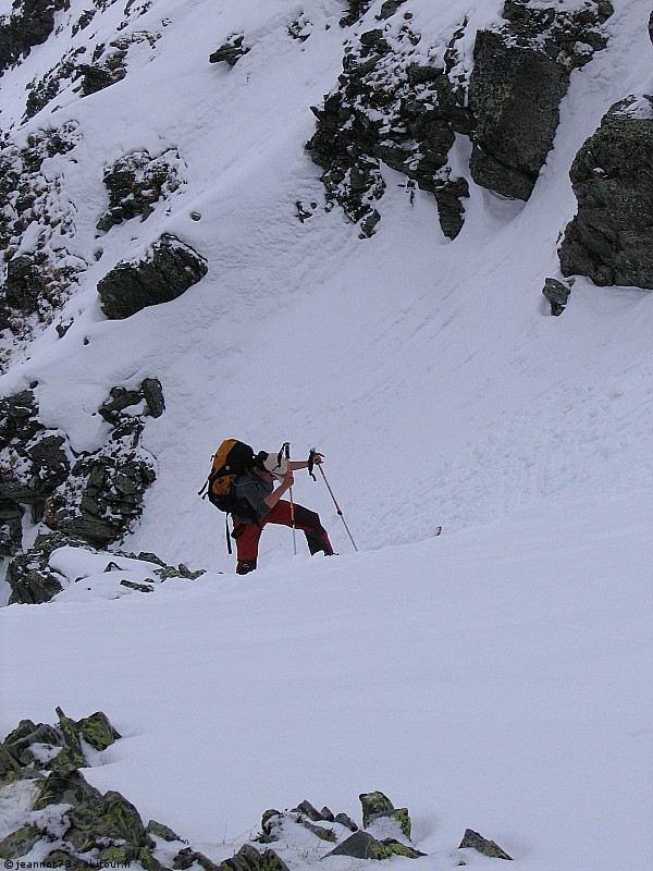Conversion made in Sandrine : Le ski amont est posé un peu loin du ski aval...