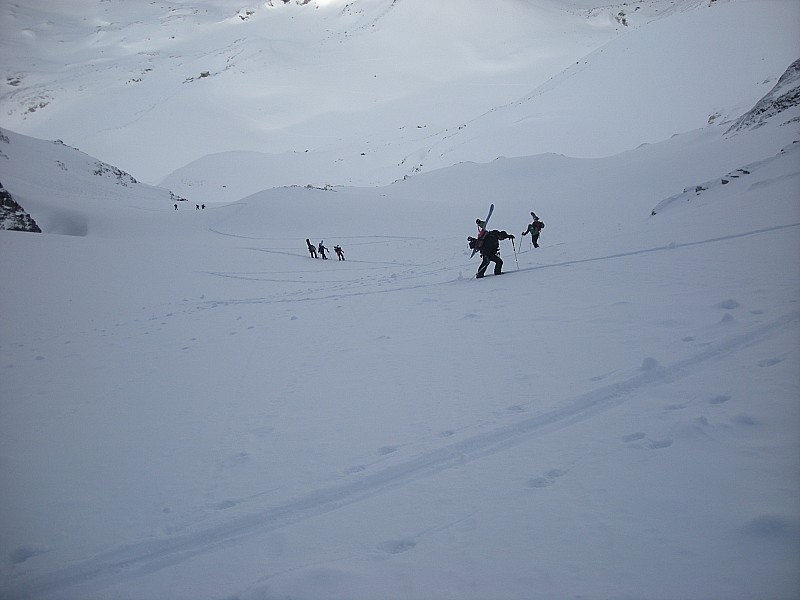 1ère difficulté : les skieurs tracent pour les surfeurs!!!