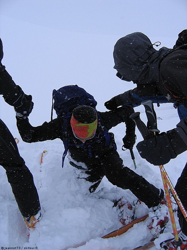 Chute de Philippe : Aux petits soins auprès de Philippe après sa terrible chute (col de la Bessanèse)