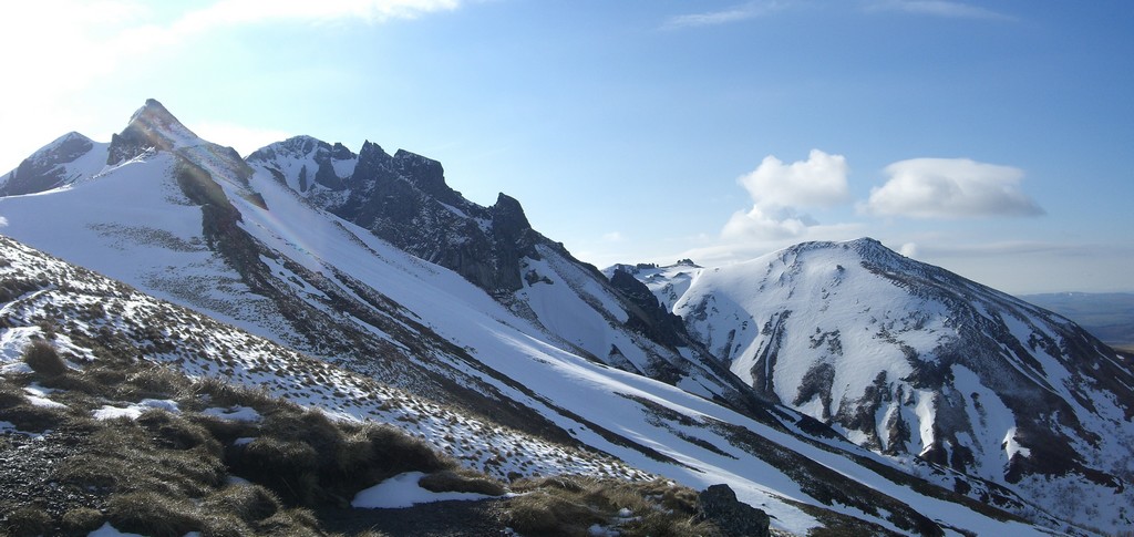 Col de Courre : Vue sur le Pas de l'Ane, le Sancy, les Aiguilles du Diable et le Puy Gros.
