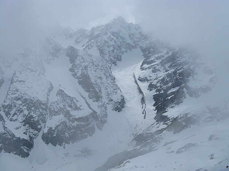 Depuis le Pic du Rif : vue sur le glacier noir et le Pic Coolidge, couvert mais on devine...