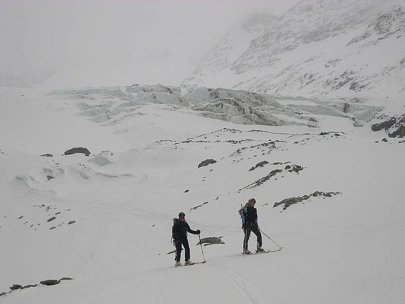 Col des Miage : Première photo au dessous du refuge, finis le beau temps  et la poudreuse de la veille !