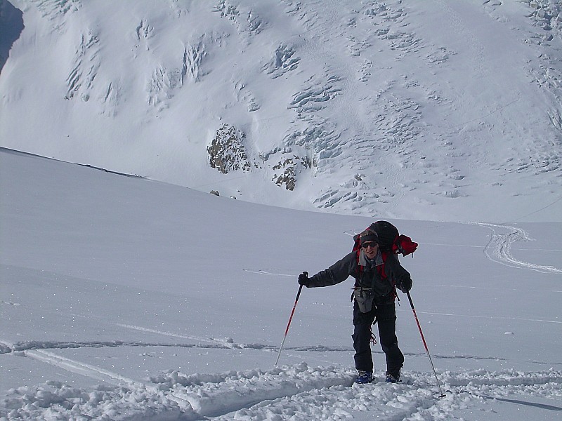 montée au chardonnet : Sur fond de sérac.