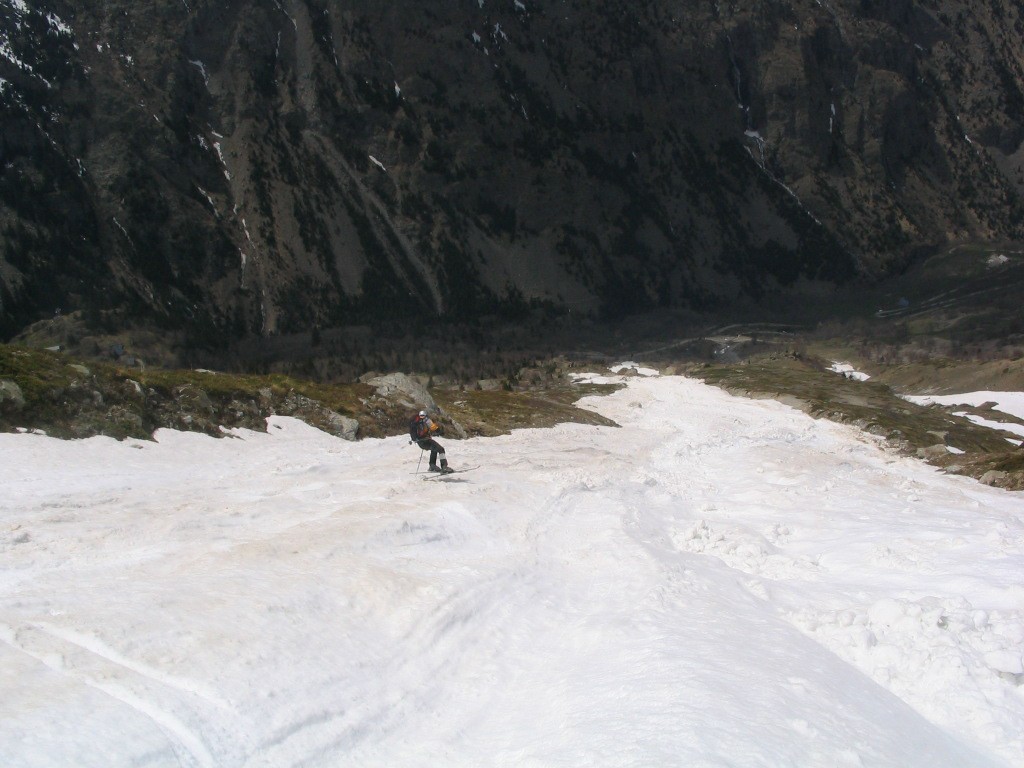 Couloir d'avalanche : Bon travail des canons à neige dans le coin... par contre faudrait envoyer les dameuses maintenant