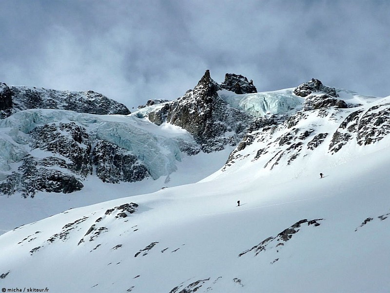 Mont Gioberney : Deux compères partis pour la rampe mais vite détournés vers le col.