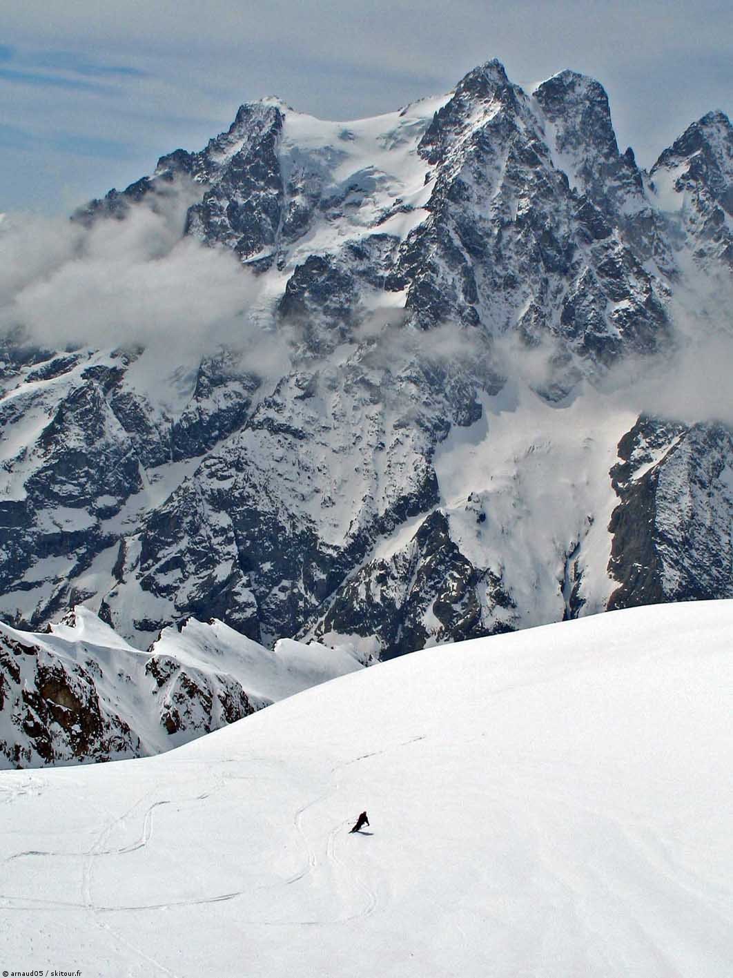 Glacier Jean Gauthier : un homme en noir? superbe tes photos thierry cô d'hab