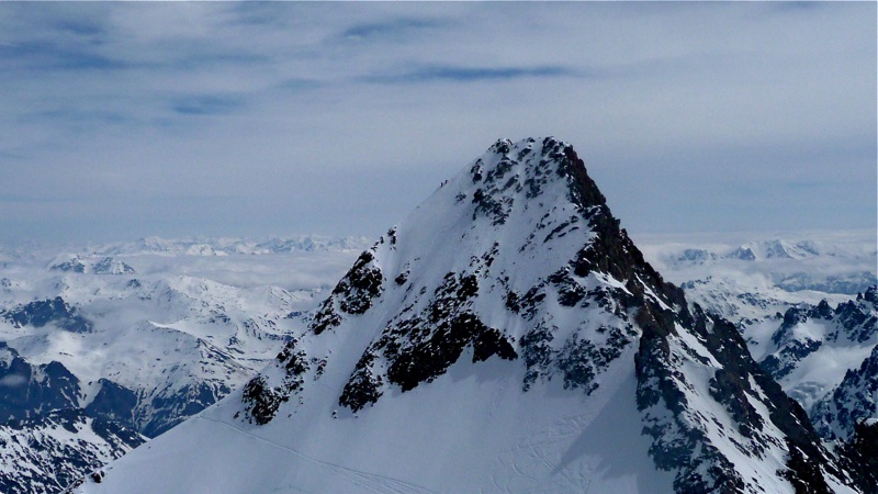 Pic de Neige Cordier : Quelques randonneurs en finissent avec le Pic